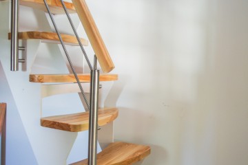 Dřevěné schodiště do malých prostor